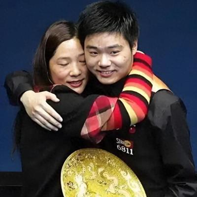 丁俊晖有钱有势，为何放弃"九球天后"潘晓婷，反娶大六岁张元元，一个8岁就背负全家