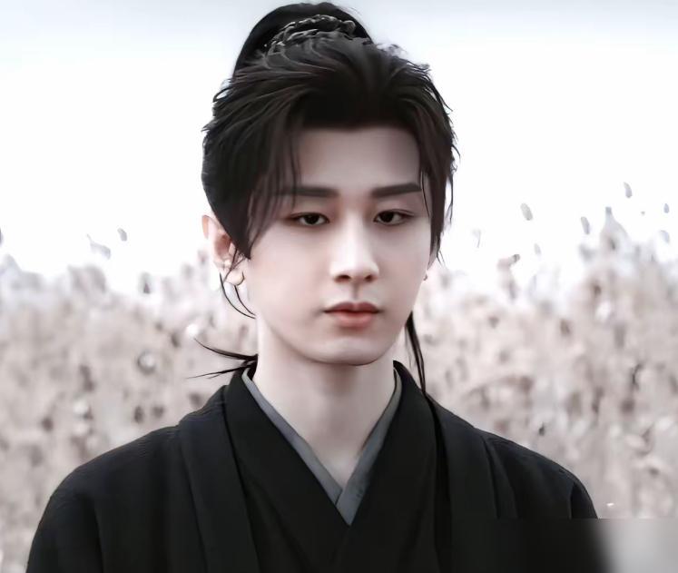 泪目了成毅又一次扛住了所有压力，先把事说清楚：大家在聊的是成毅的新古装悬