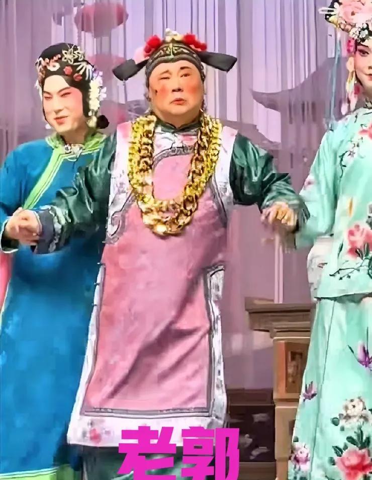 你们跟一个说相声的较什么真？郭德纲的看家本领就是搞笑，你让他脱离喜剧，完全中规中