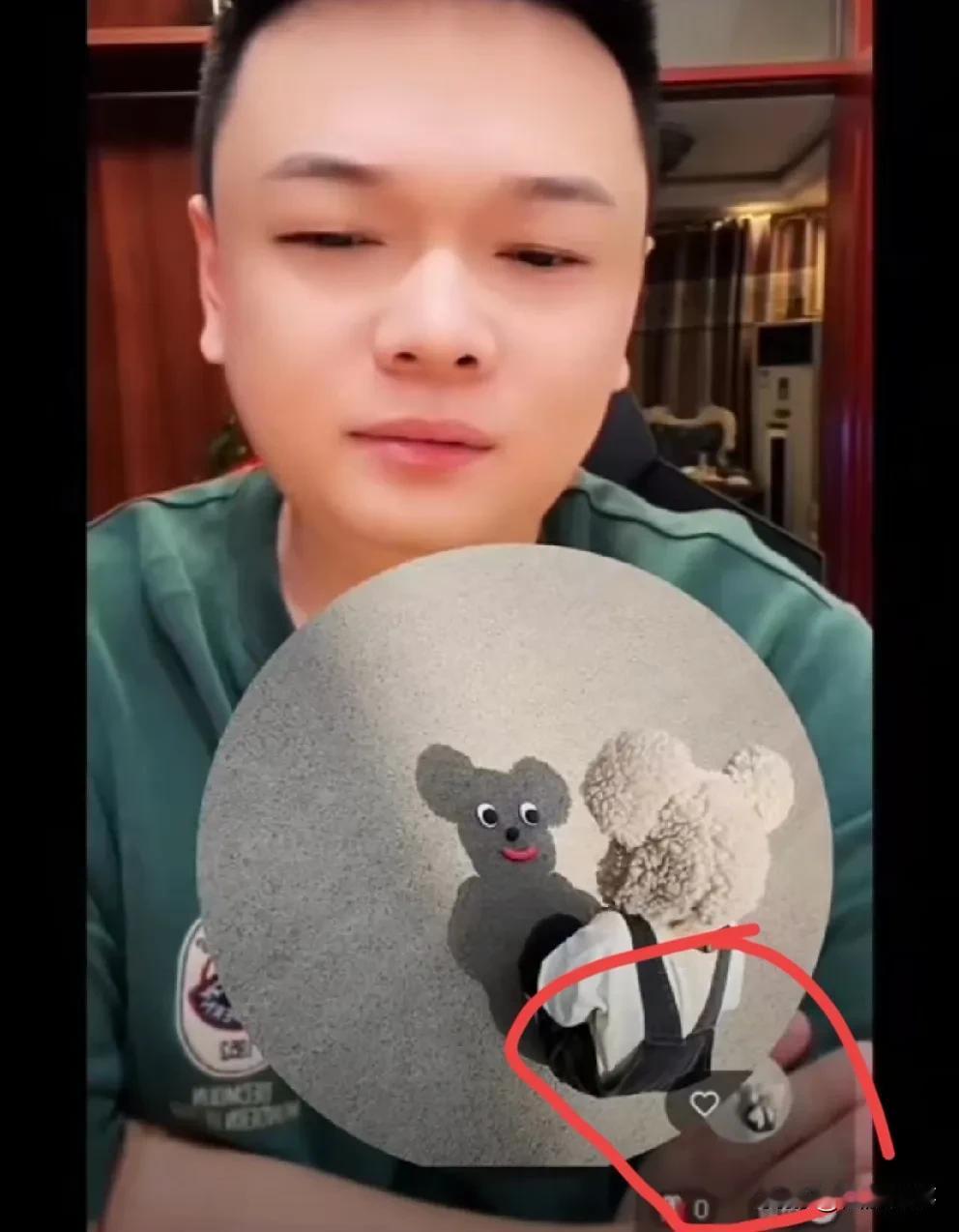 伽佰表示和方丈还有二驴喝酒最开心，主要性情！伽佰炫耀自己