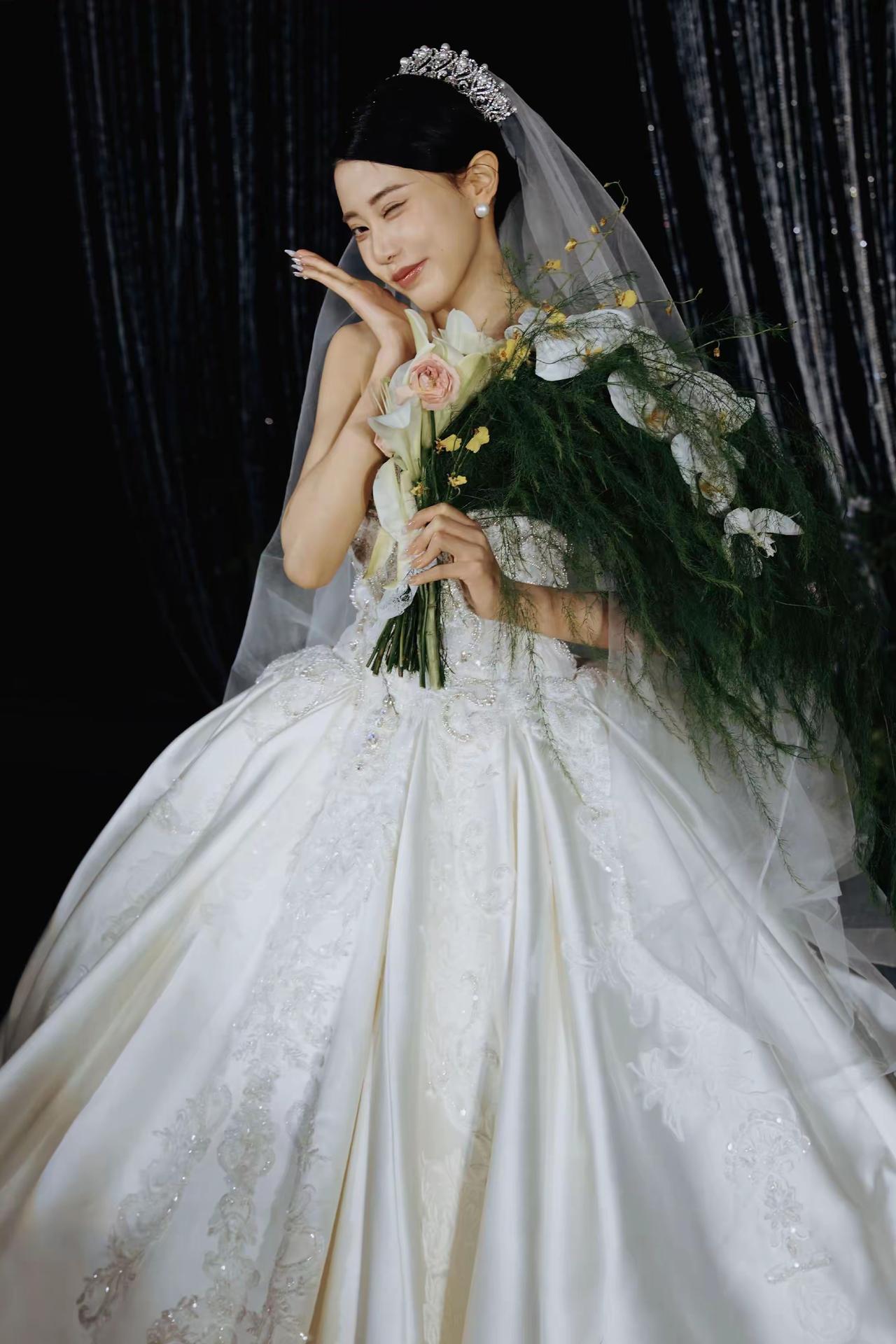 新旧之间见人生新房如未拆封理想，闪耀着对未来憧憬，代表着纯粹完美，每寸空间