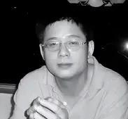 1997年，已有家室的富商刘波追求许晴，豪掷3000万买下北京一座四合院，作为他