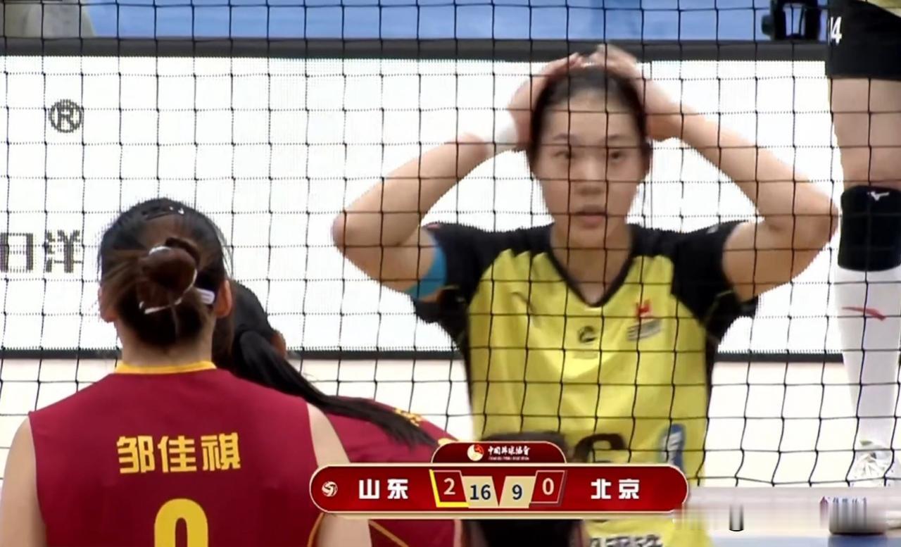 山东女排3-0横扫北京，郭湘玲如入无人之境，这个意大利外教只会把北京队带到崩溃