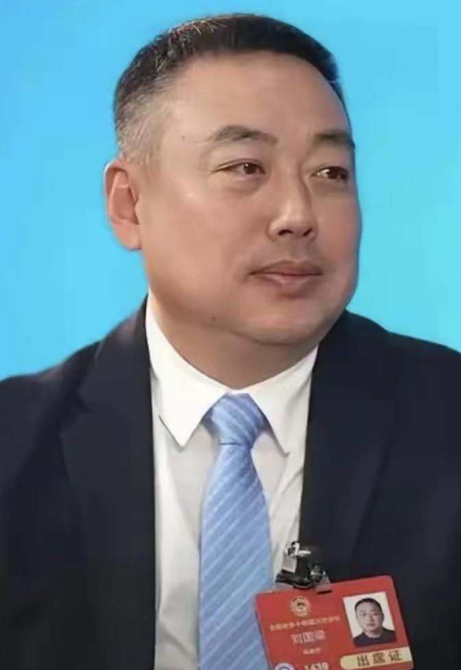 张军打破了世界纪录，成了中国第一个因违纪违法被查的奥运冠军，刘国梁远比张军的咖位