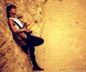 齐秦的《外面的世界》这首歌到底有什么魔力能够成为当时年轻人膜拜的歌曲？《外面