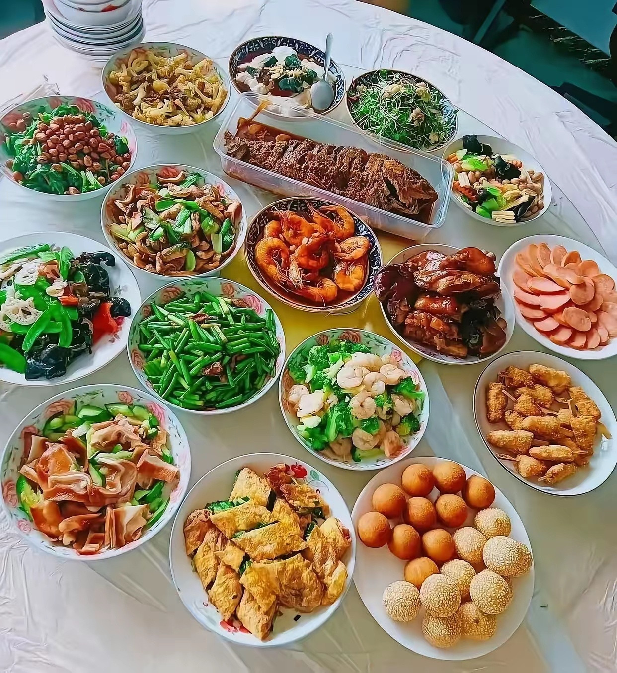 其中有一个菜是买的，猜猜是哪个