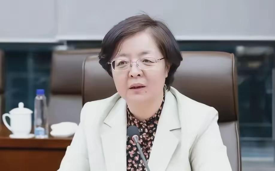 包钢集团董事长孟繁英的履程孟繁英，1970年9月生，工商管理硕士，正高级工程