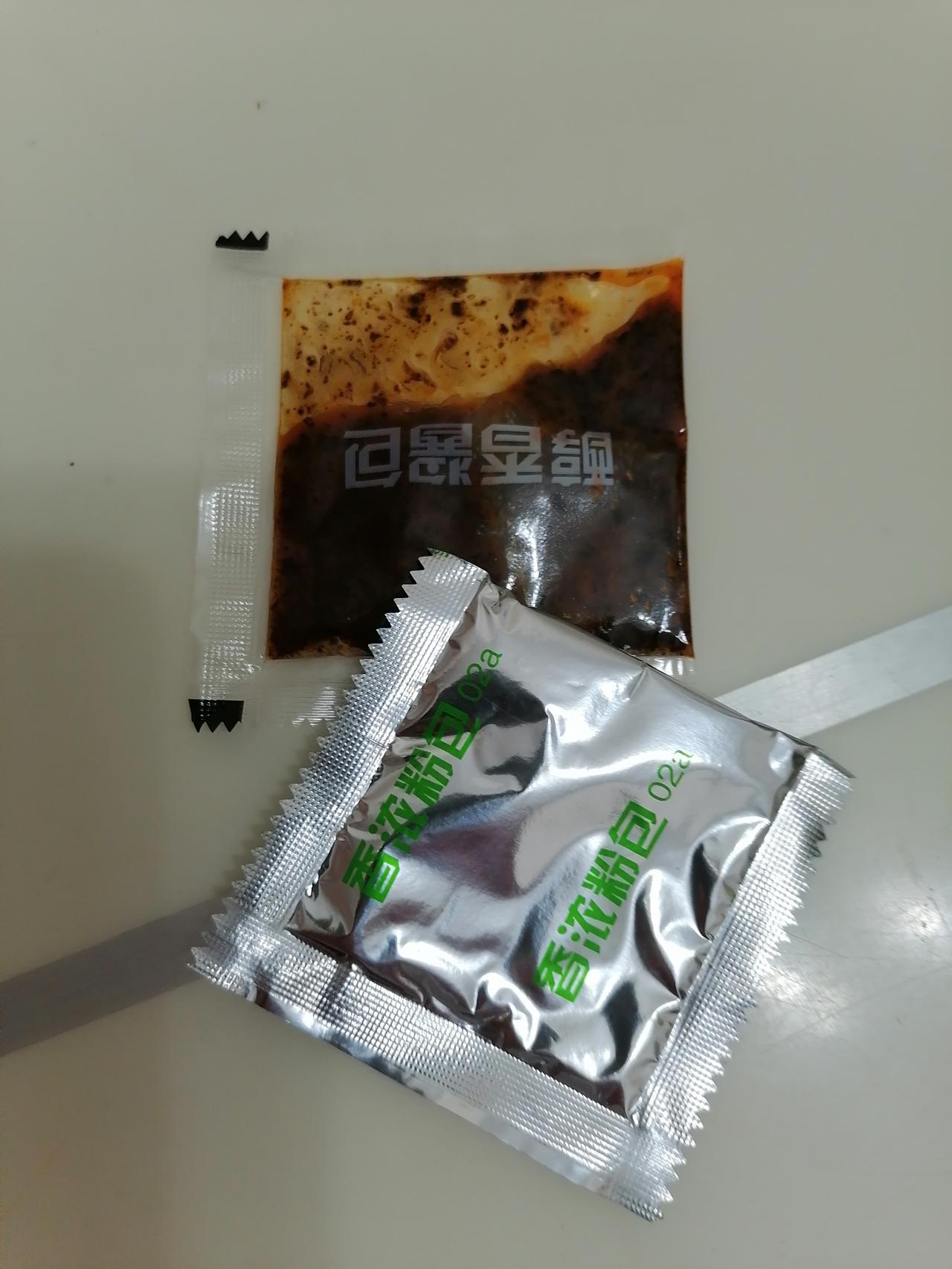 我爱吃方便面，不管什么口味的我都爱吃，什么牌子的我都喜欢。早先常吃康师傅，后来换