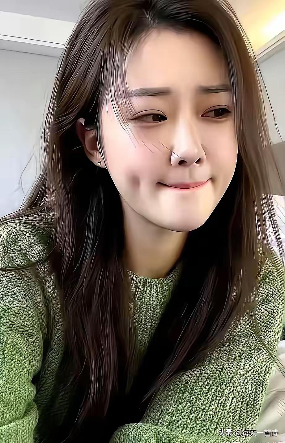 最让人心疼的微笑！这张脸藏着成年人不敢说的委屈萌萌哒笑容清透微笑图藏在妥协里