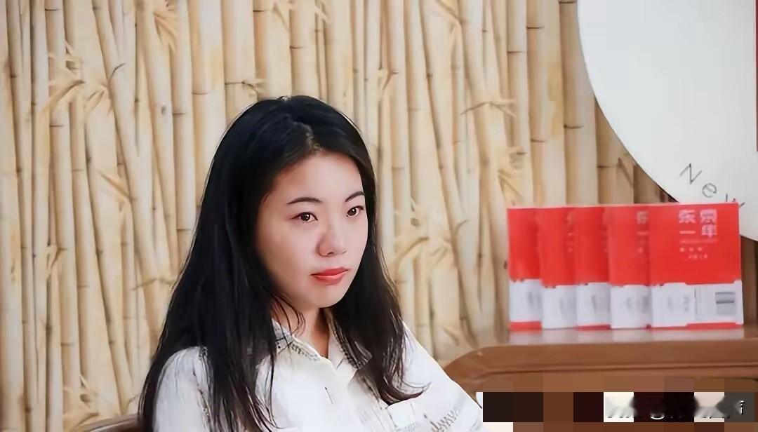 中国人民大学终于撤销了蒋方舟的学位。为什么？因为实在是藏不住了。前期肖鹰举