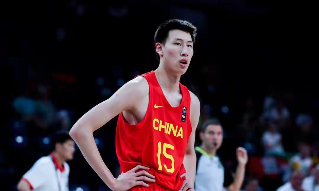 上海久事俱乐部能不能签下郇斯楠这位年轻的内线球员呢？郇斯楠于2007年出生，身高