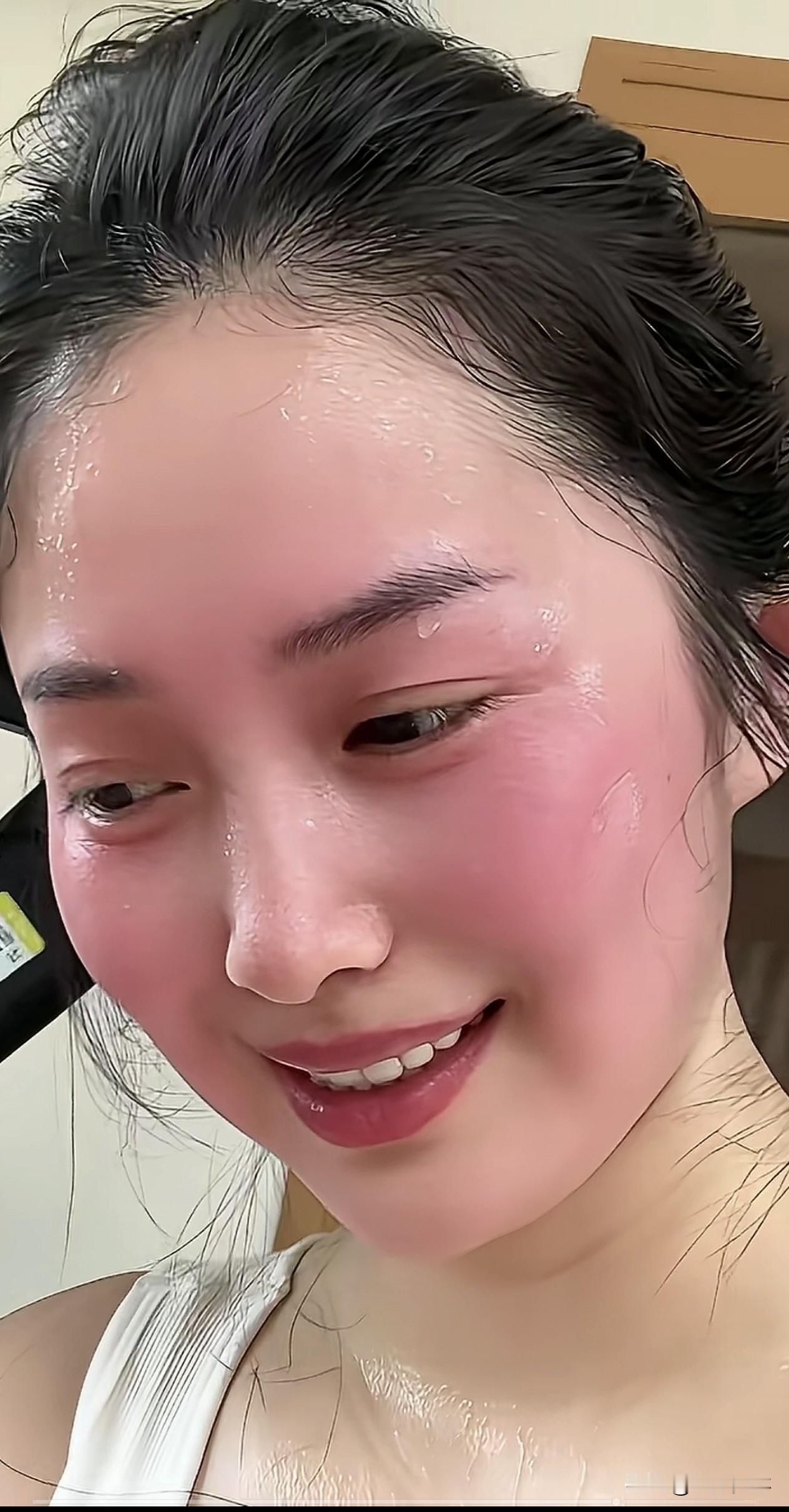 中国人的审美，就是温婉精致。这个画面充满鲜活真实的东方美感，没有精致修