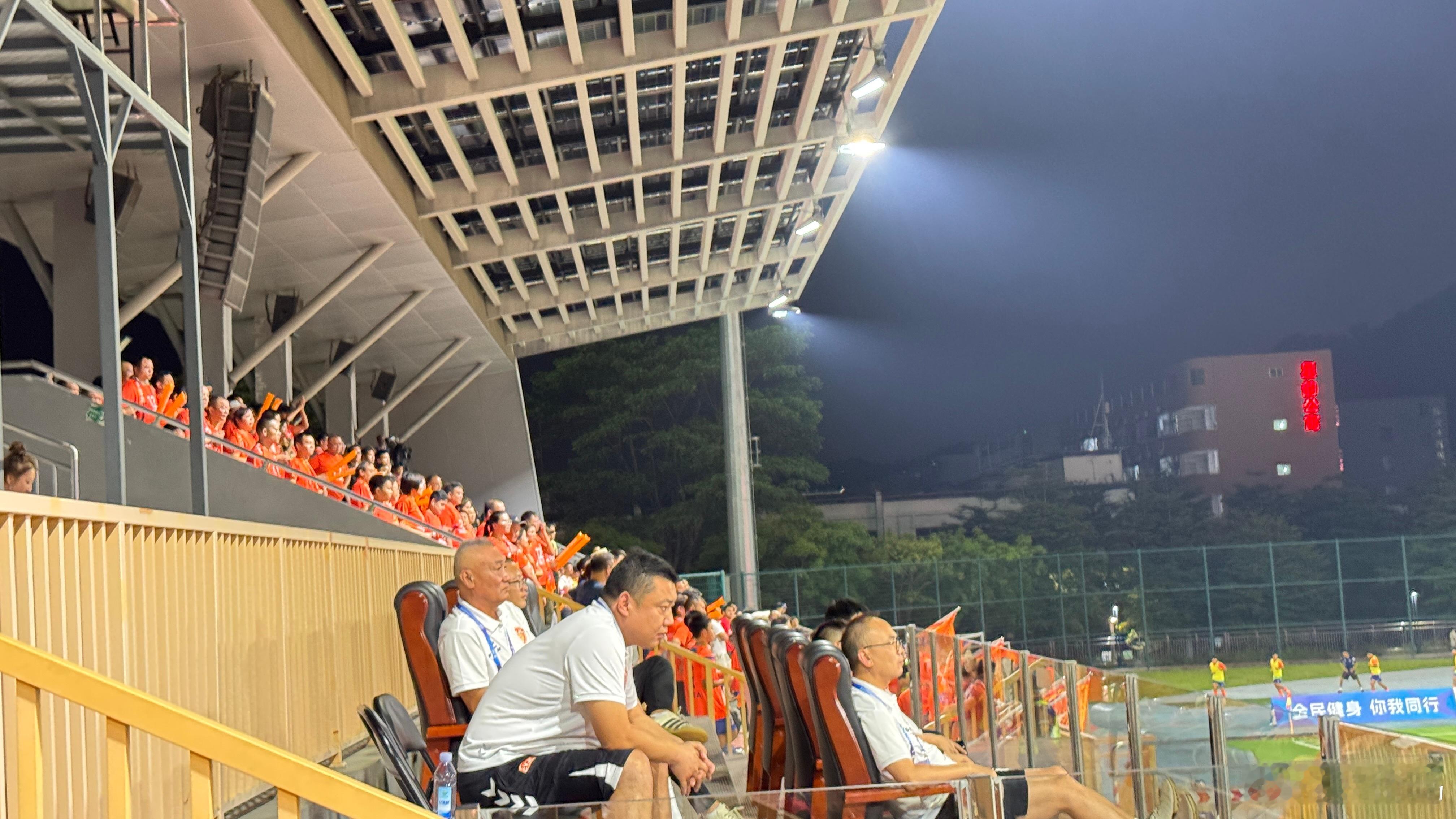 今天中冠联赛深圳吉祥VS广东晨星创尔特，现场观众人数：599人【官方播报】鸣聊