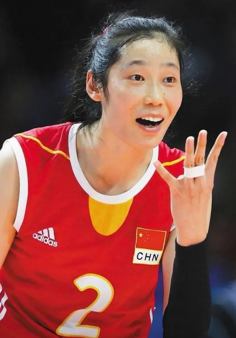 如果你有一位帅儿子，你喜欢哪位队长成为儿媳妇？朱婷：河南姑娘，会扣杀会煮面；