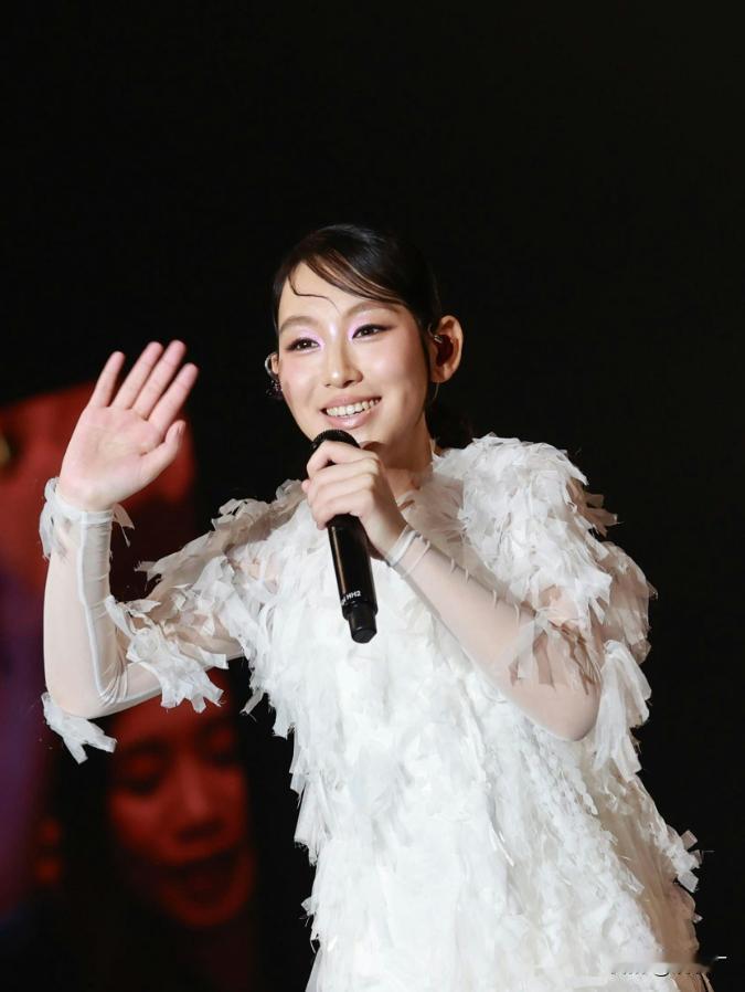 平安夜开唱直接泪崩，欧阳震华袁文杰都来捧场！连唱25首时突然哽咽，粉丝疯狂喊话“