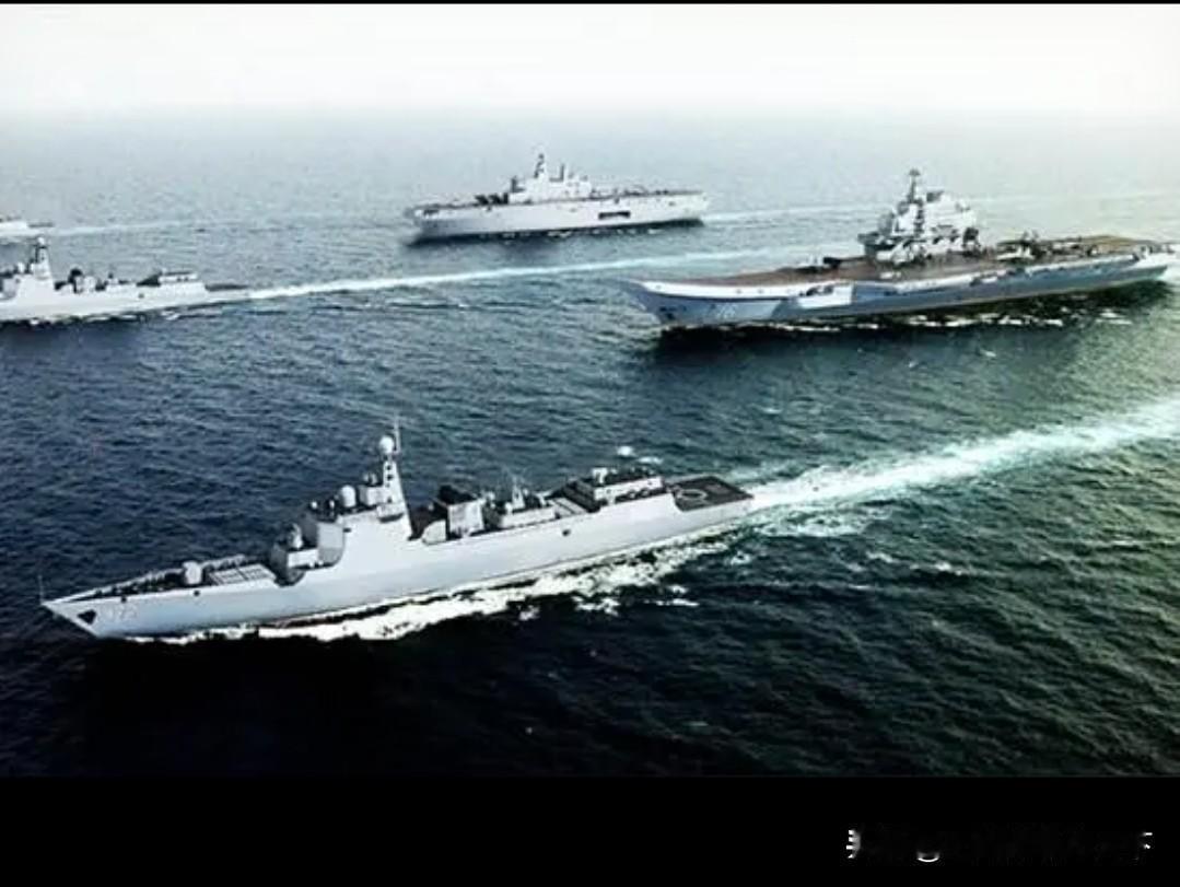 #四艘“万吨大驱”震撼同框#要正视与美军的差距，这也是没办法的事。毕竟，我们是在
