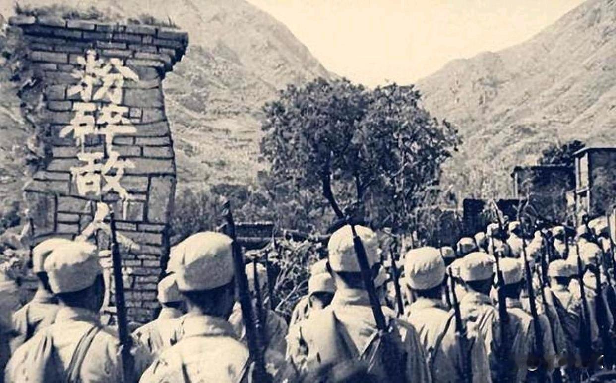 1949年，地下党刘萍去平度参加一个秘密会议。回程路上，突然钻出10多个敌特，用