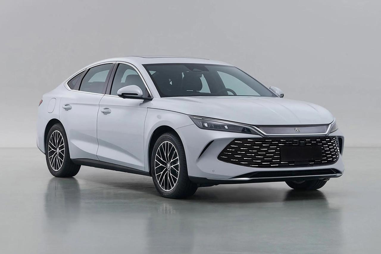 纯电续航210公里的秦L来了，吉利银河A7该怎么办?2026款秦LDM-i