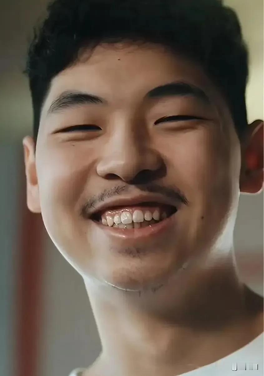 看了昨晚的比赛我发现，原来张镇麟CBA的三分线跟NBA的三分线都能投。同样都是打