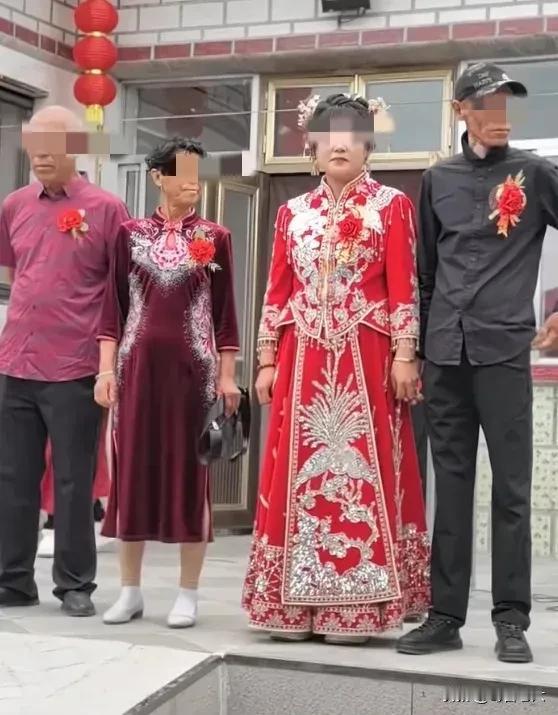 陕西农村。院子里正举行着一场婚礼。新娘32岁，体态丰腴，长着一副国泰民安脸。