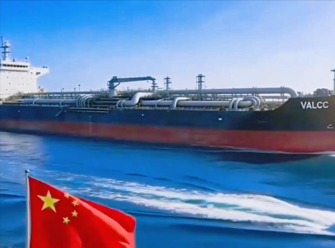 法新社4月15日发文直言，中国全然不惧美国的威慑施压。在美军全面封锁霍尔木兹海