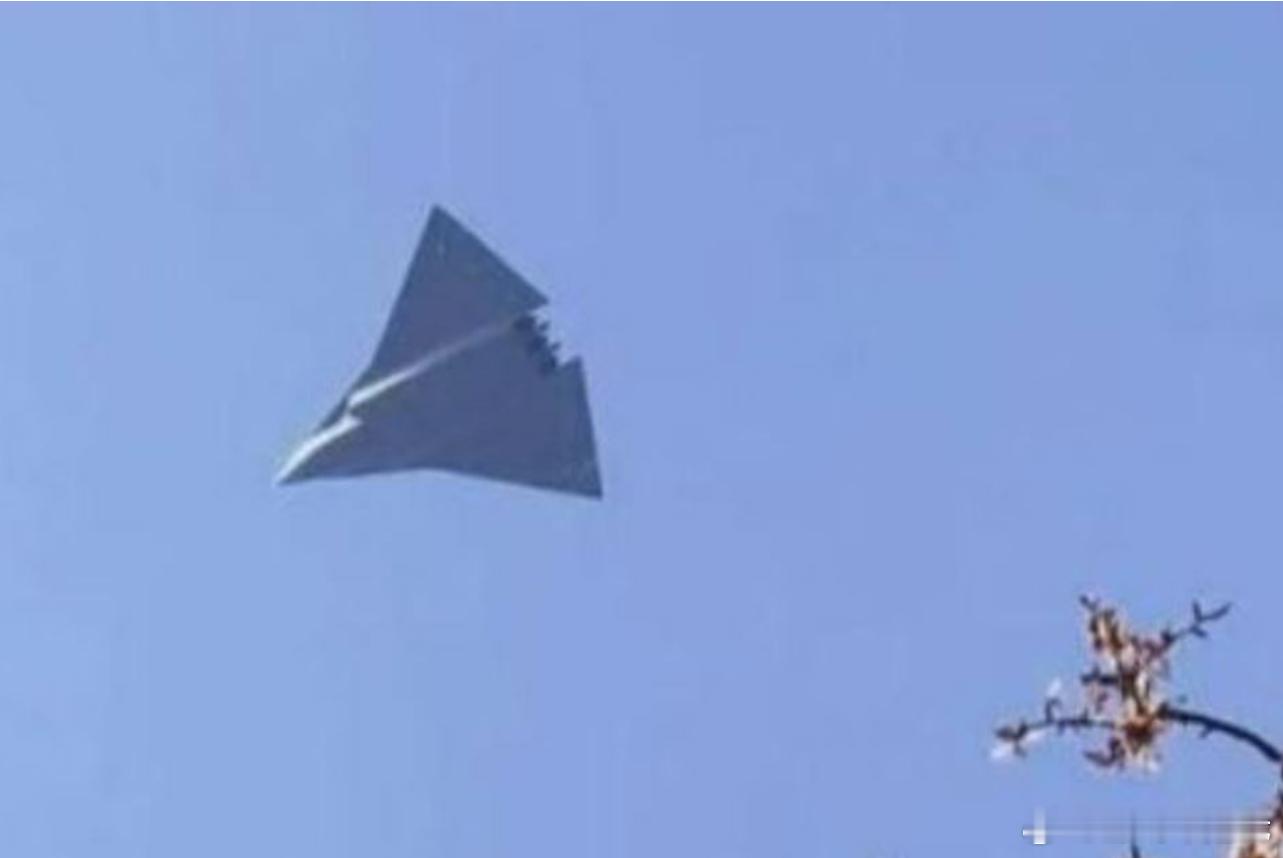 外媒：歼-36可能并不是六代机，最可能是用来取代歼轰-7的歼轰战机在刚刚过去的1