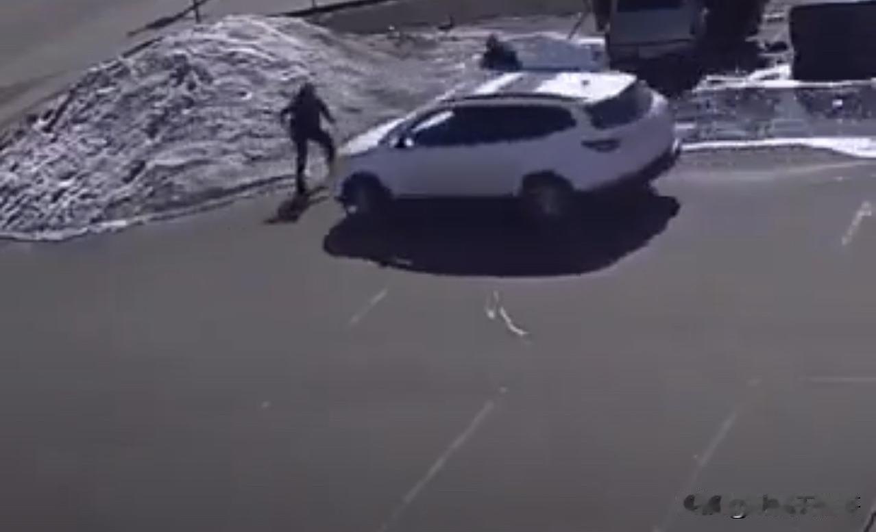 美国媒体不敢发的真相，ICE真的很危险美国媒体基本都向着反抗IC