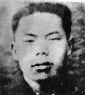 1952年一天深夜，朝鲜战场上的志愿军战士都在熟睡，却有一名战士因入党太激动，翻