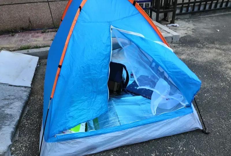 单位同事老韩年轻时离异后，便一直与一名女子同居了将近四十年。他们不领结婚证，感情