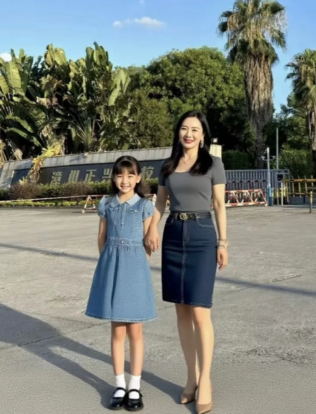 孩子都这么大了，没想到妈妈的气质还是这么好