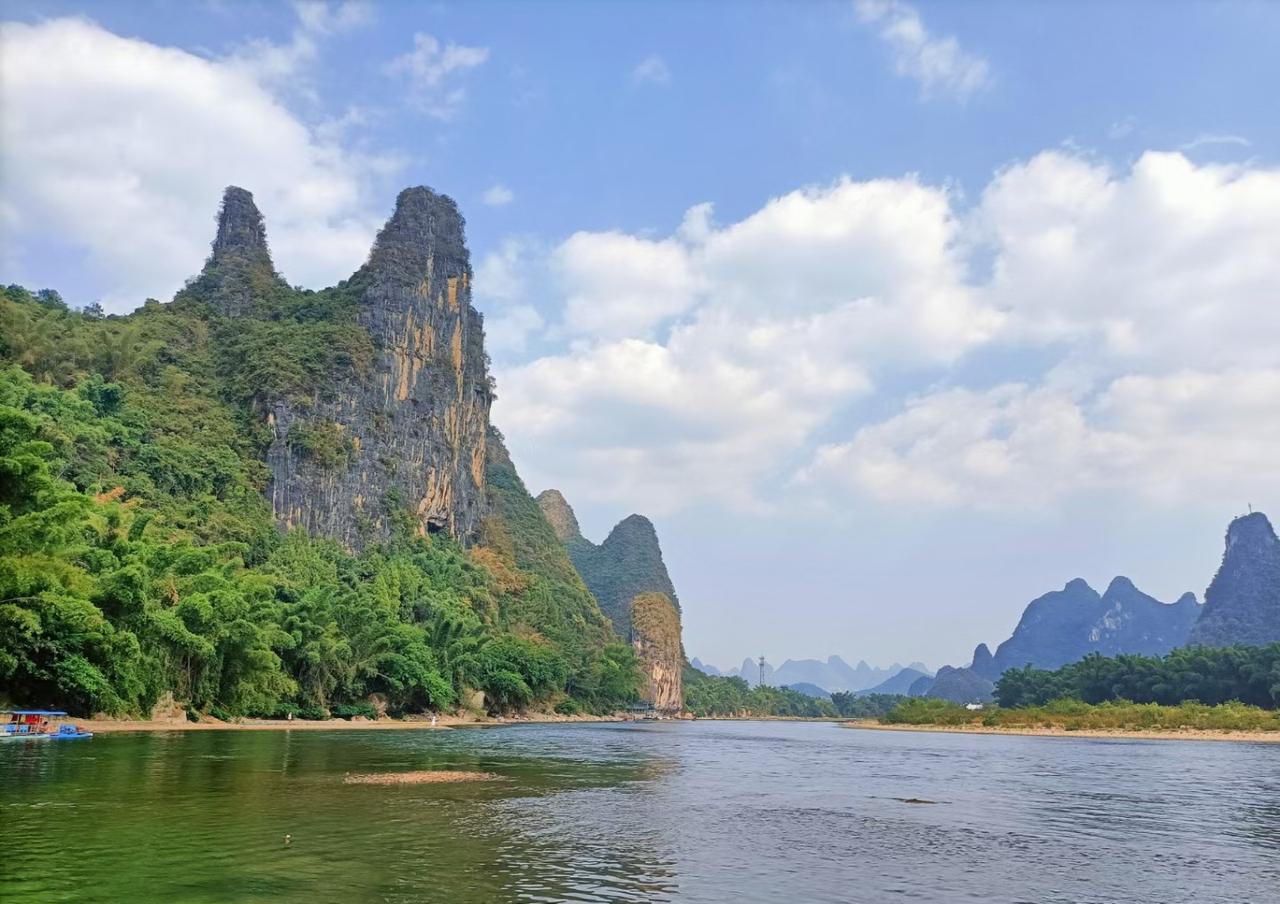 发一张图证明你来过桂林我说这就是桂林你们会信吗？这都是我在漓江边拍的，第三张就是