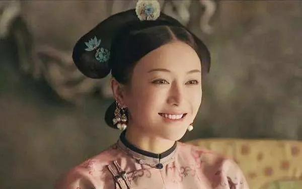 1748年，乾隆继位后首次出巡，带上富察皇后一路游山玩水，坐船游德州时，乾隆心情
