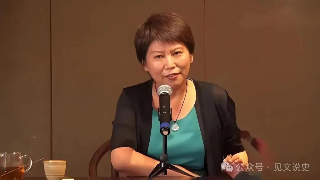 曲黎敏：“一夫一妻制违背人性，90%的人婚后会生病，是由于欲望没得到满足。”