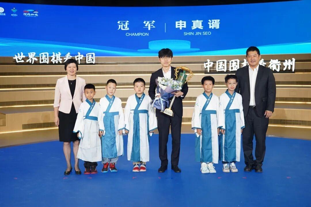 第四届烂柯杯中国棋手“送给”申真谞的这个新世冠，不只是一个冠军那么简单！第四届烂