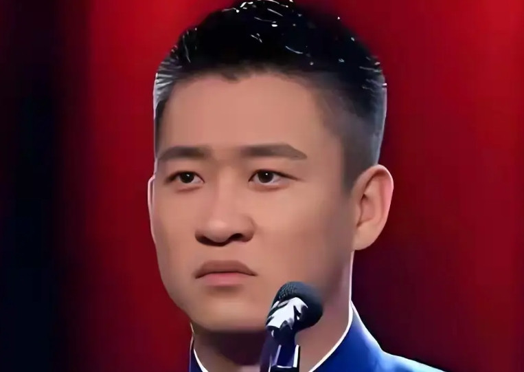 聊聊最会伪装的曹云金一、假公益的闹剧甘肃地震时，曹云金那叫一个高调，宣称