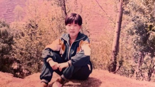 离谱，第二个孙小果？云南，一女子在27年前在自家小卖部被同村男子连捅三十多刀杀害