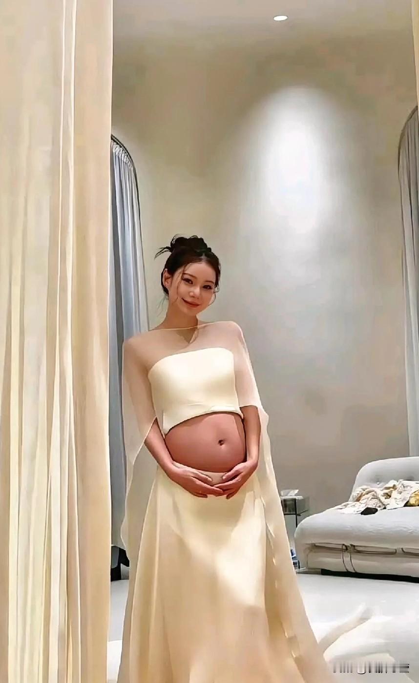 她特意将月子安排在台湾，正是为了让小玥儿姐弟能第一时间见到新生的弟弟或妹妹，多些