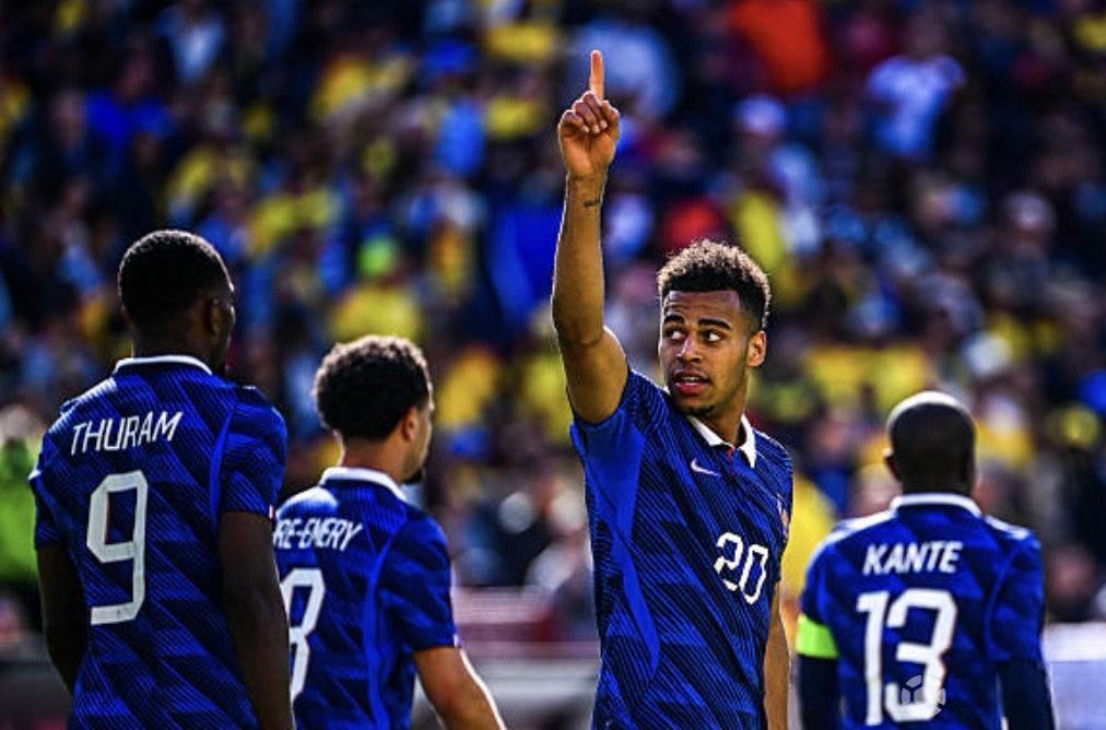 这你敢信？法国队在四天之内用两套完全不同的首发阵容先后战胜巴西和哥伦比亚！世界