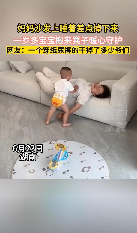 2023年，一个穿尿布包的小宝宝，却干出了一件令人震惊的举动，让网友直呼：“尿都
