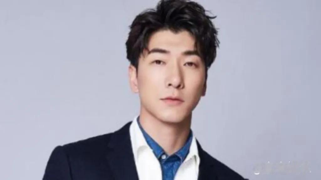 近日，张亮之子张天天以一组杂志硬照引发热议。年仅16岁的他身高已达189cm，单