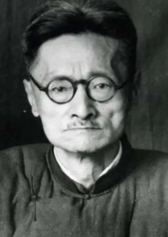 1928年，蒋介石到安徽大学视察，与时任安徽大学校长刘文典吵架，蒋介石狠狠打了刘