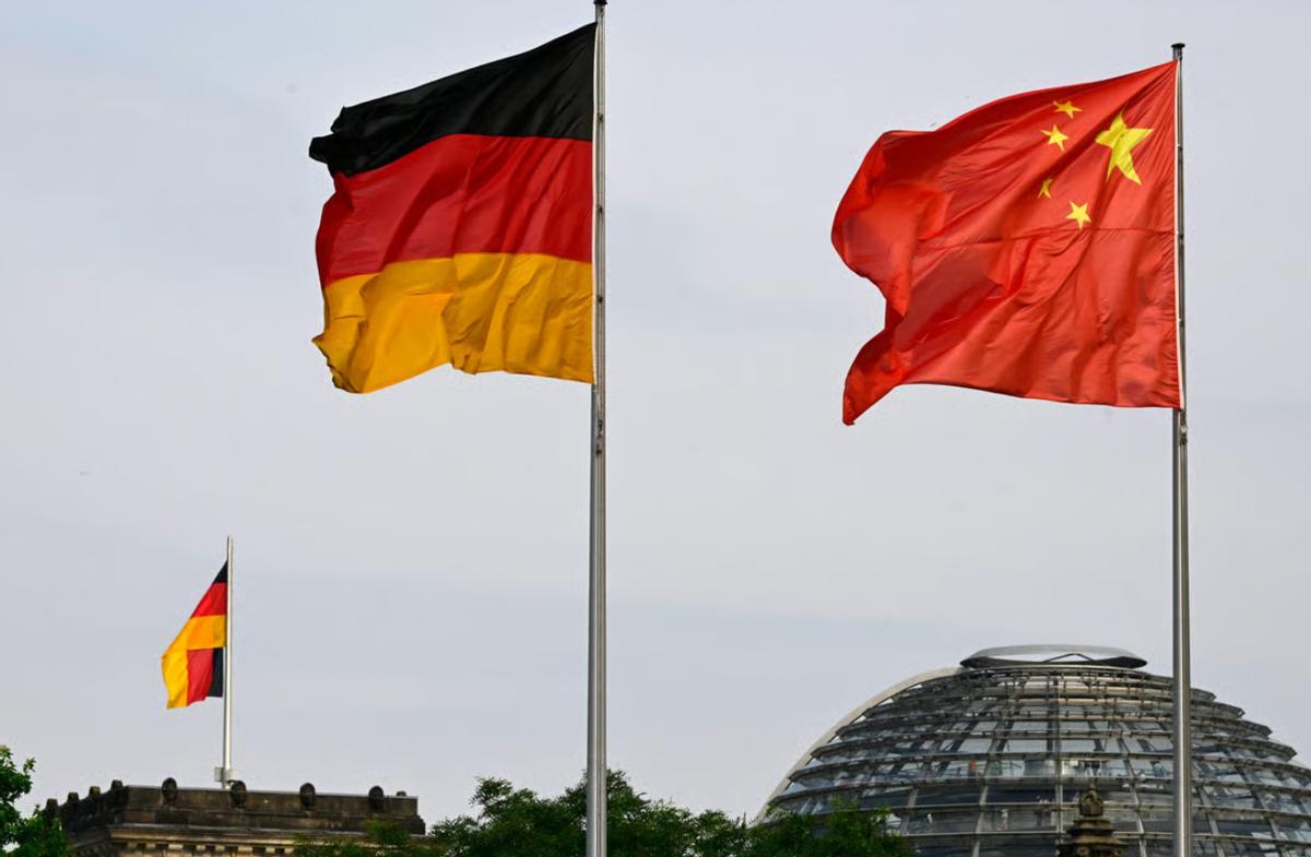 最近一项调查让德国坐上了“欧洲对华鹰派”的头把交椅：近半数德国人视中国为主要竞争