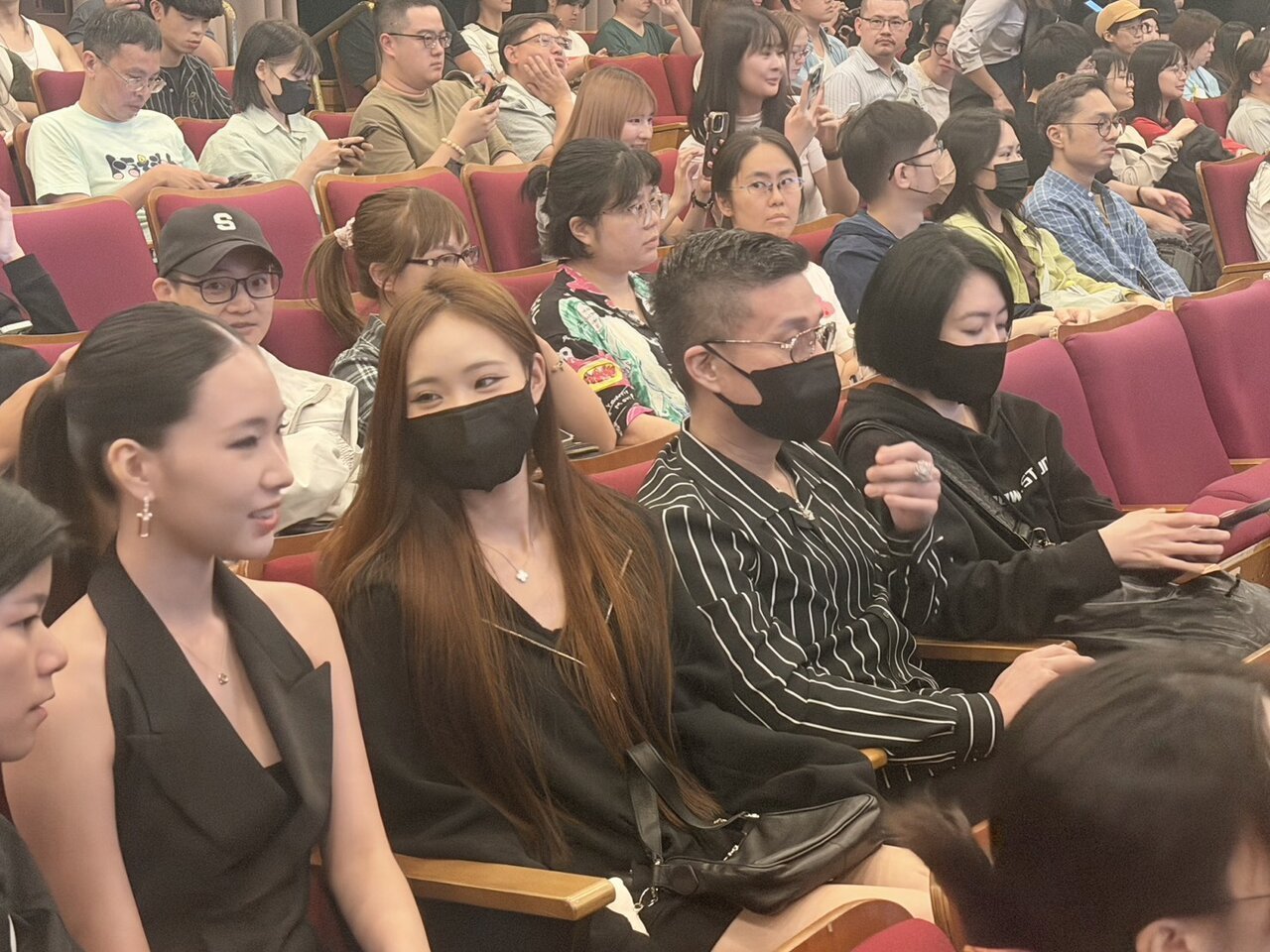 小S全家到场支持Elly首部荧幕作品！（许老三还没放暑假）Elly许曦文在影