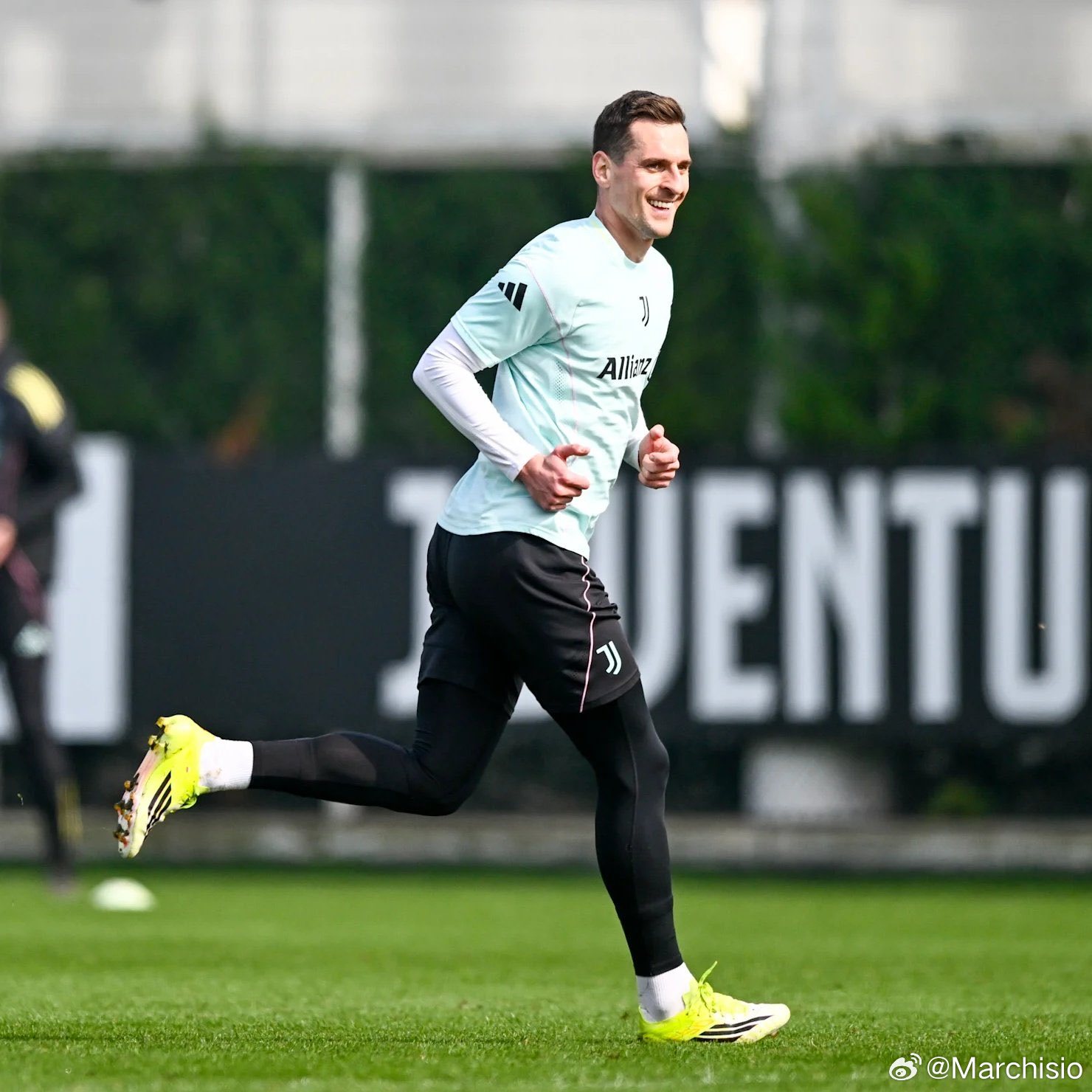 都灵体育报：米利克时隔650天重返赛场，这位大波帝星在训练中展现出了极其出色的竞