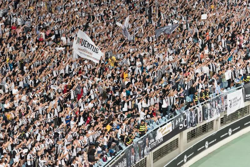 尤文图斯虽败犹荣！！！我看到斯帕拉蒂治下的尤文配合流畅，阵型稳定。进攻套路丰富，