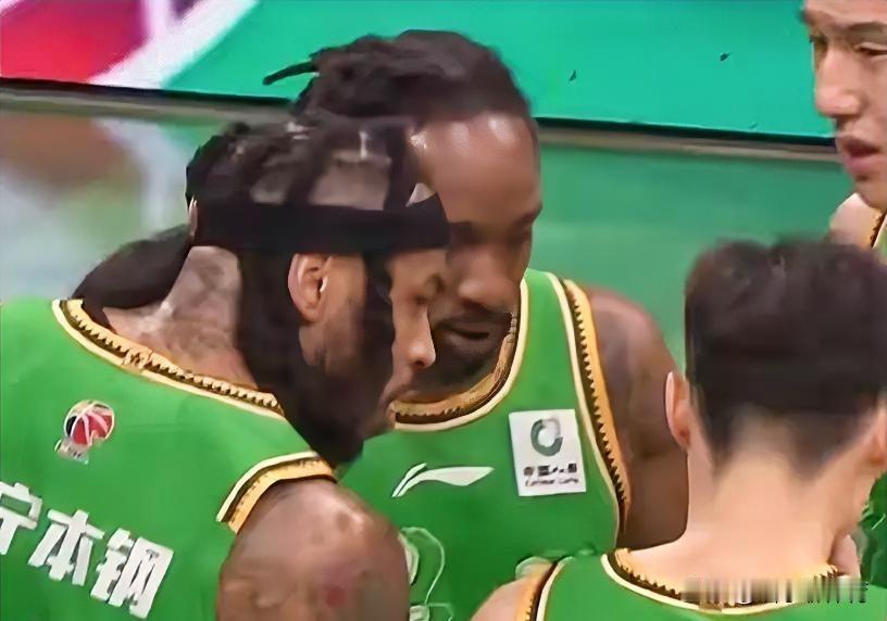 辽篮最应该裁掉的外援不是奥利弗也不是杰隆布朗，为什么是他？回到主场的辽篮，大比