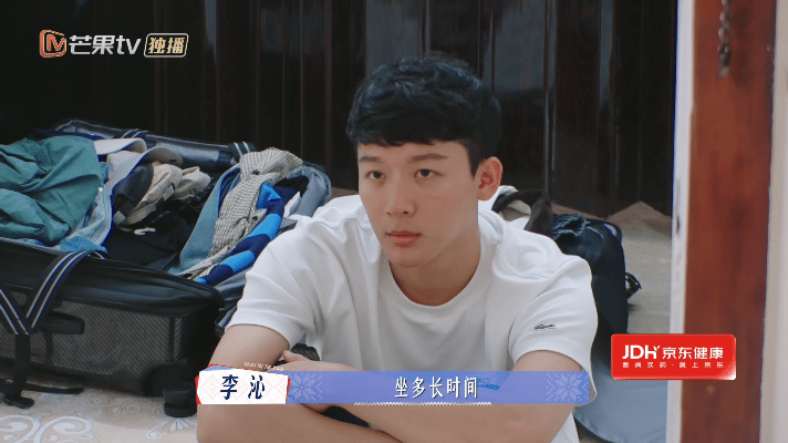 谁被花少里张晚意的直男发言笑不活！那姐敷面膜直接被他锐评“像奥特曼”，看着姐姐们