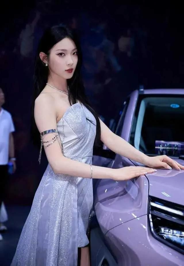 一眼沦陷！方程豹颜值天花板车模！