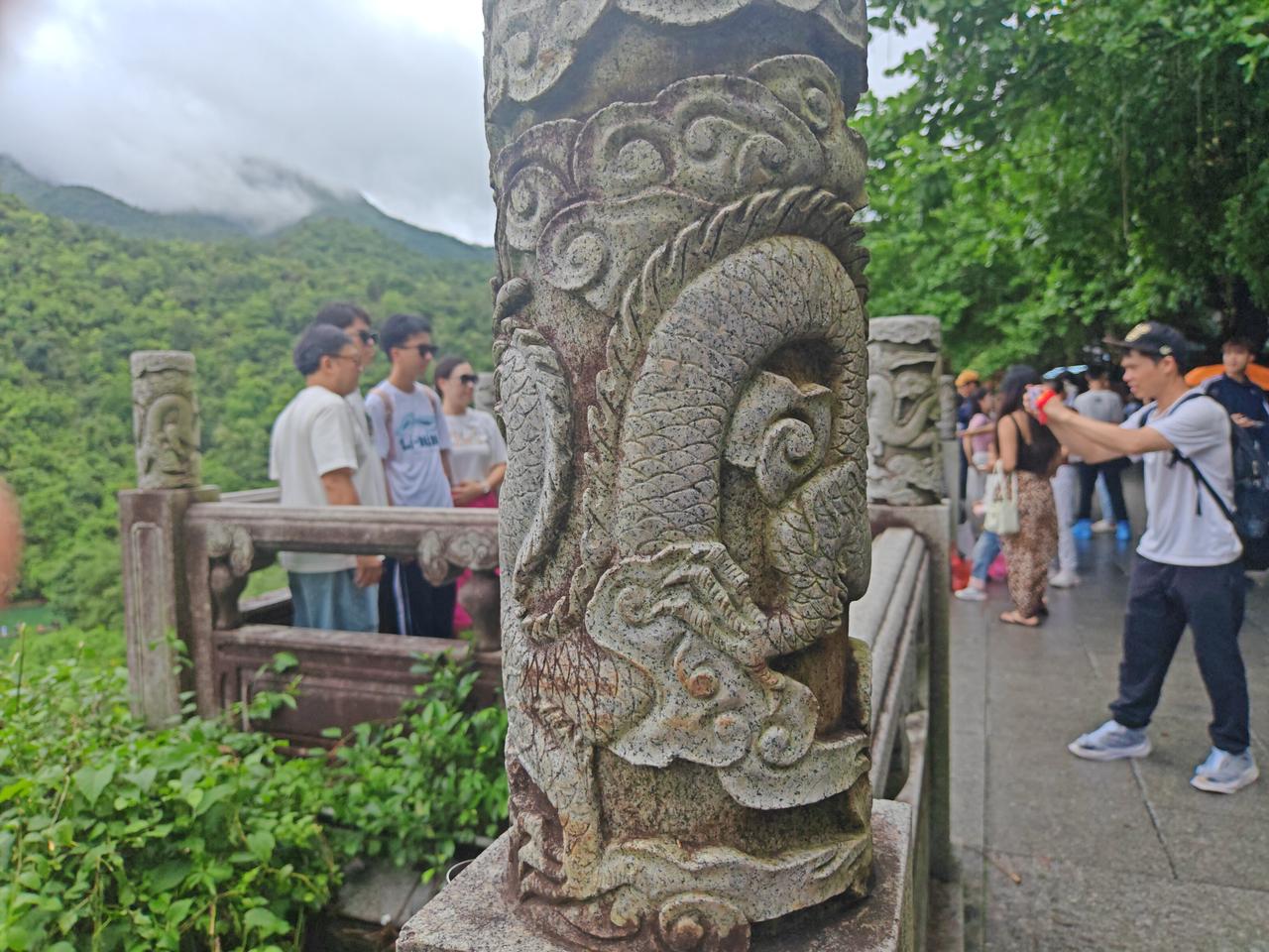 是忠诚于老板，还是忠诚于直属经理？都不是。职场真正的忠诚，从不是依附他人