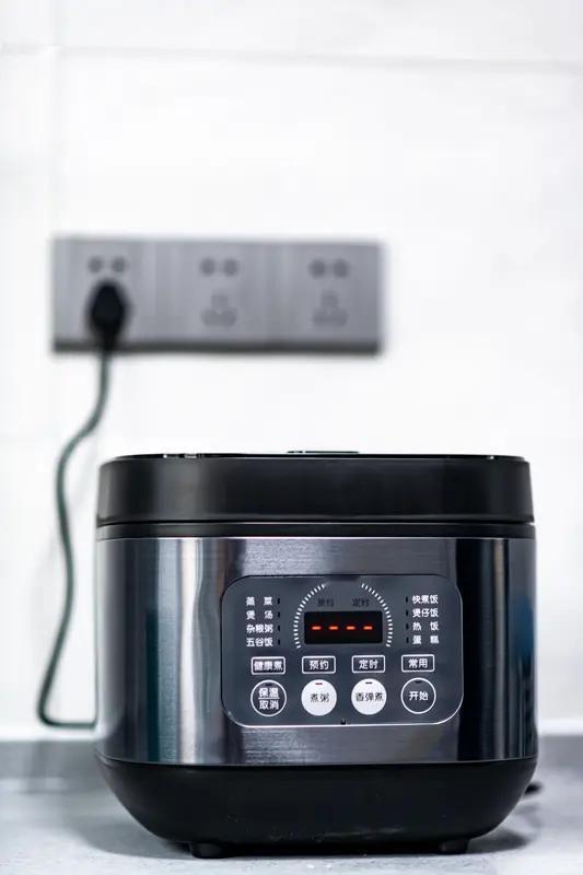 被卖了还帮数钱，但我认了保安来查电饭煲，护工一把甩给我：“二十九床的！”——